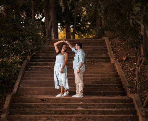Inspiração e ideias criativas ensaio fotográfico pré casamento pré wedding de casal no Parque da Independência - Ipiranga - SP'