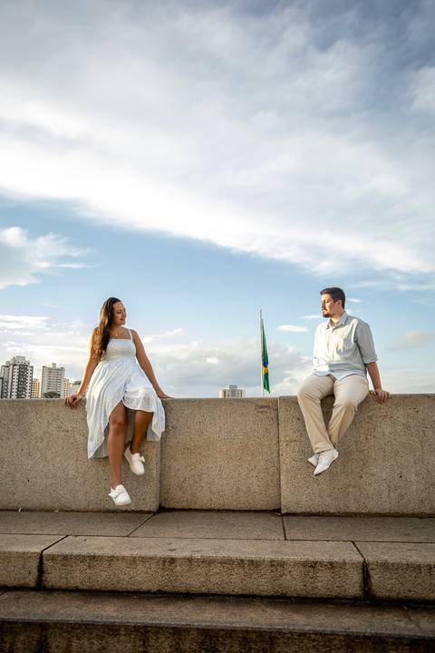 Inspiração e ideias criativas ensaio fotográfico pré casamento pré wedding de casal no Parque da Independência - Ipiranga - SP'