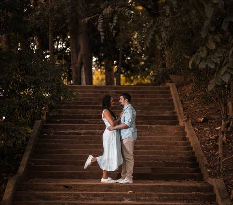 Inspiração e ideias criativas ensaio fotográfico pré casamento pré wedding de casal no Parque da Independência - Ipiranga - SP'
