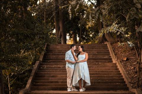 Inspiração e ideias criativas ensaio fotográfico pré casamento pré wedding de casal no Parque da Independência - Ipiranga - SP'
