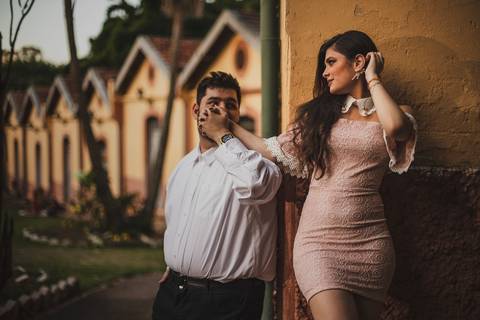 Inspiração e ideias criativas ensaio fotográfico pré casamento pré wedding de casal na cidade de São Roque - SP'