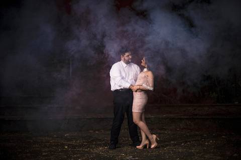 Inspiração e ideias criativas ensaio fotográfico pré casamento pré wedding de casal na cidade de São Roque - SP'