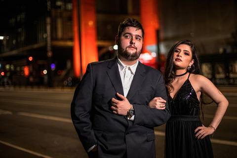 Inspiração e ideias criativas ensaio fotográfico pré casamento pré wedding de casal na Avenida Paulista - SP'