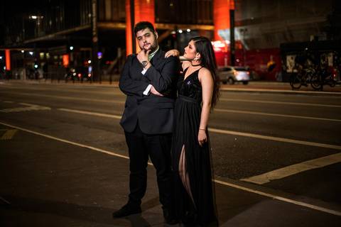Inspiração e ideias criativas ensaio fotográfico pré casamento pré wedding de casal na Avenida Paulista - SP'