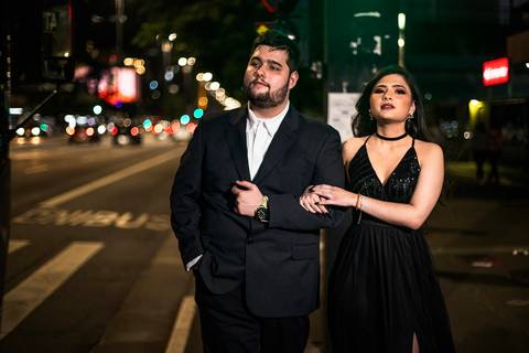 Inspiração e ideias criativas ensaio fotográfico pré casamento pré wedding de casal na Avenida Paulista - SP'