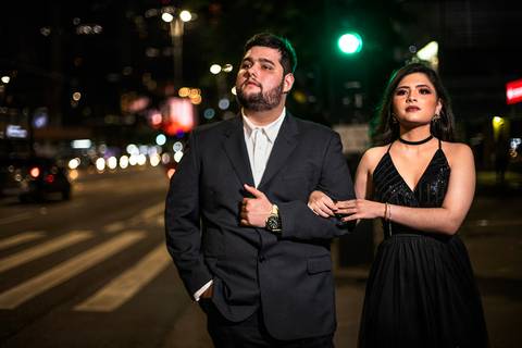 Inspiração e ideias criativas ensaio fotográfico pré casamento pré wedding de casal na Avenida Paulista - SP'