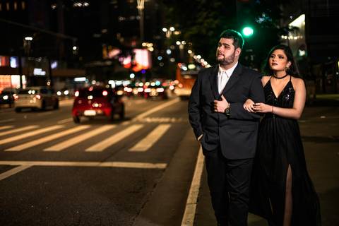 Inspiração e ideias criativas ensaio fotográfico pré casamento pré wedding de casal na Avenida Paulista - SP'