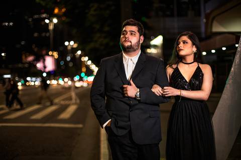 Inspiração e ideias criativas ensaio fotográfico pré casamento pré wedding de casal na Avenida Paulista - SP'