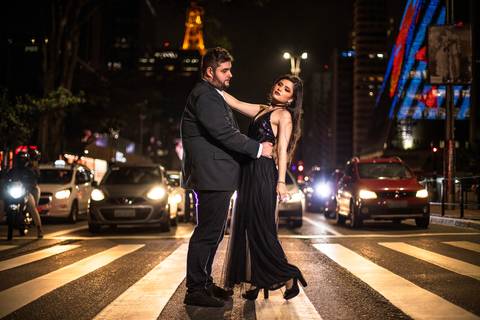 Inspiração e ideias criativas ensaio fotográfico pré casamento pré wedding de casal na Avenida Paulista - SP'