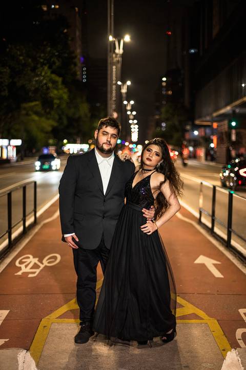 Inspiração e ideias criativas ensaio fotográfico pré casamento pré wedding de casal na Avenida Paulista - SP'