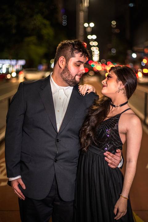 Inspiração e ideias criativas ensaio fotográfico pré casamento pré wedding de casal na Avenida Paulista - SP'