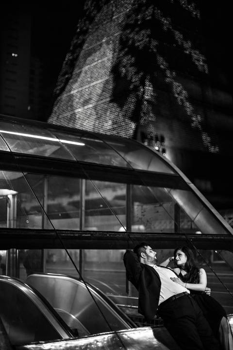 Inspiração e ideias criativas ensaio fotográfico pré casamento pré wedding de casal na Avenida Paulista - SP'