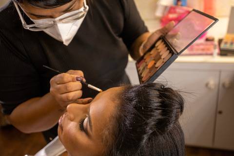 Inspiração e ideias criativas de fotos fotográfico de Making Of da noiva no Studio Bride '