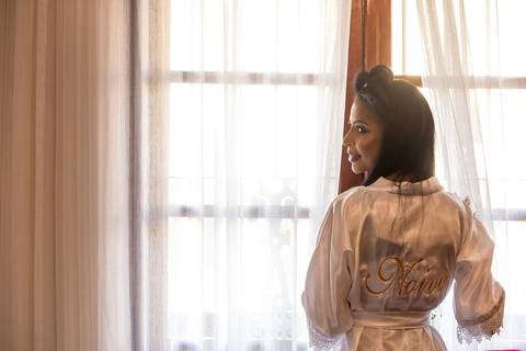 Inspiração e ideias criativas de fotos fotográfico de Making Of da noiva no Studio Bride '