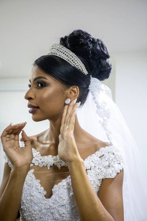 Inspiração e ideias criativas de fotos fotográfico de Making Of da noiva no Studio Bride '