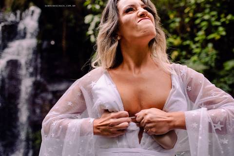 Arrumando o vestido de casamento'