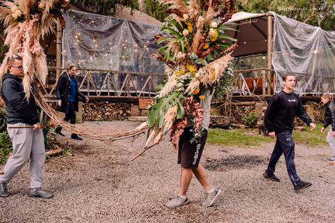 Preparação da decoração da cerimônia'