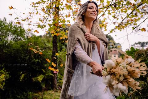 Noiva chegando na cerimônia'