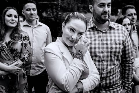 Emoção na cerimônia de casamento'