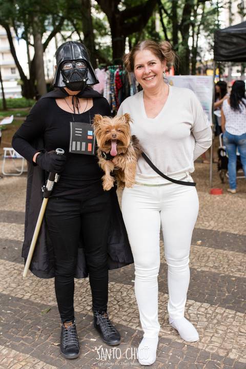 familia com fantasia de star wars em carnaval pet'