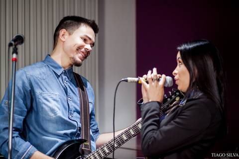 Pre wedding com guitarra
lab sound
estudio lab sound
casal musico'