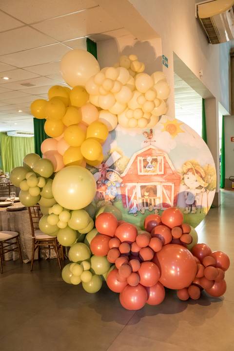Aniversário infantil no Buffet Leila Malouf, espaço Allegro Kids. Festa de 1 ano do Felipe, tema fazendinha.'