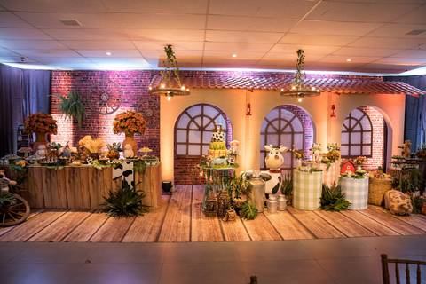 Aniversário infantil no Buffet Leila Malouf, espaço Allegro Kids. Festa de 1 ano do Felipe, tema fazendinha.'