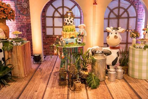 Aniversário infantil no Buffet Leila Malouf, espaço Allegro Kids. Festa de 1 ano do Felipe, tema fazendinha.'