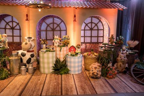 Aniversário infantil no Buffet Leila Malouf, espaço Allegro Kids. Festa de 1 ano do Felipe, tema fazendinha.'