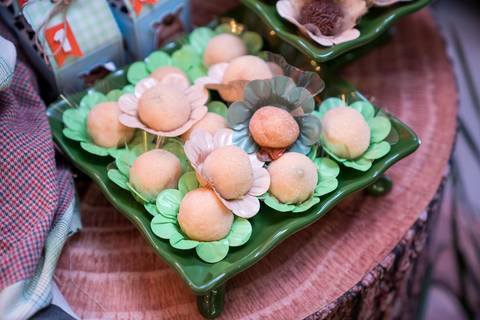 Aniversário infantil no Buffet Leila Malouf, espaço Allegro Kids. Festa de 1 ano do Felipe, tema fazendinha.'