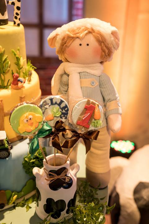 Aniversário infantil no Buffet Leila Malouf, espaço Allegro Kids. Festa de 1 ano do Felipe, tema fazendinha.'