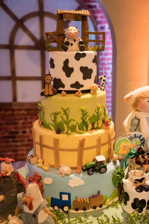 Aniversário infantil no Buffet Leila Malouf, espaço Allegro Kids. Festa de 1 ano do Felipe, tema fazendinha.'