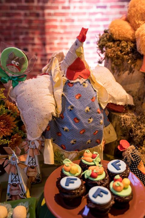 Aniversário infantil no Buffet Leila Malouf, espaço Allegro Kids. Festa de 1 ano do Felipe, tema fazendinha.'