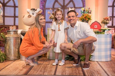 Aniversário infantil no Buffet Leila Malouf, espaço Allegro Kids. Festa de 1 ano do Felipe, tema fazendinha.'