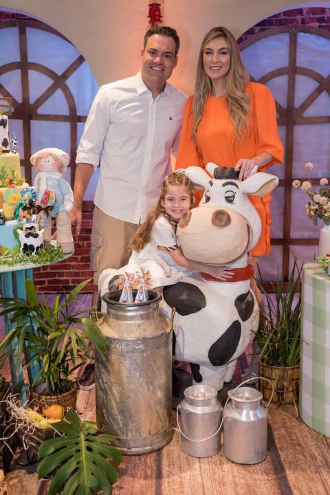 Aniversário infantil no Buffet Leila Malouf, espaço Allegro Kids. Festa de 1 ano do Felipe, tema fazendinha.'