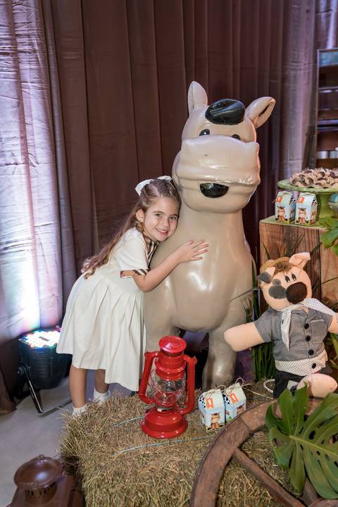 Aniversário infantil no Buffet Leila Malouf, espaço Allegro Kids. Festa de 1 ano do Felipe, tema fazendinha.'