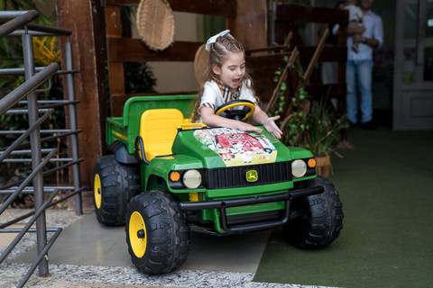 Aniversário infantil no Buffet Leila Malouf, espaço Allegro Kids. Festa de 1 ano do Felipe, tema fazendinha.'