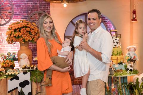 Aniversário infantil no Buffet Leila Malouf, espaço Allegro Kids. Festa de 1 ano do Felipe, tema fazendinha.'