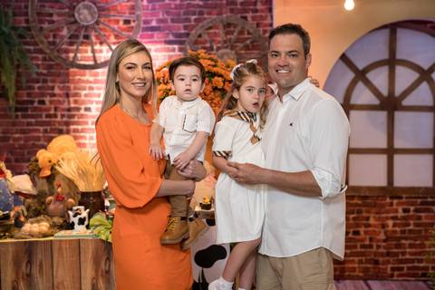 Aniversário infantil no Buffet Leila Malouf, espaço Allegro Kids. Festa de 1 ano do Felipe, tema fazendinha.'