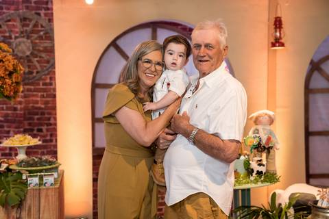 Aniversário infantil no Buffet Leila Malouf, espaço Allegro Kids. Festa de 1 ano do Felipe, tema fazendinha.'