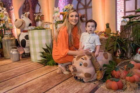 Aniversário infantil no Buffet Leila Malouf, espaço Allegro Kids. Festa de 1 ano do Felipe, tema fazendinha.'