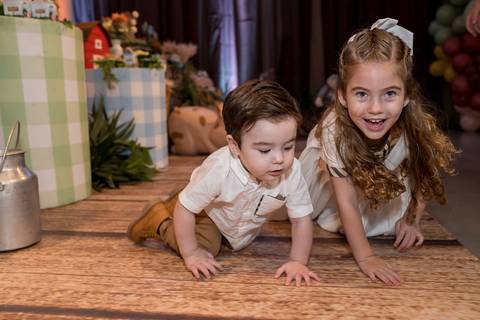 Aniversário infantil no Buffet Leila Malouf, espaço Allegro Kids. Festa de 1 ano do Felipe, tema fazendinha.'