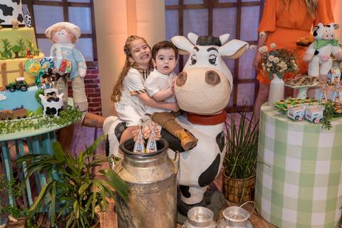 Aniversário infantil no Buffet Leila Malouf, espaço Allegro Kids. Festa de 1 ano do Felipe, tema fazendinha.'