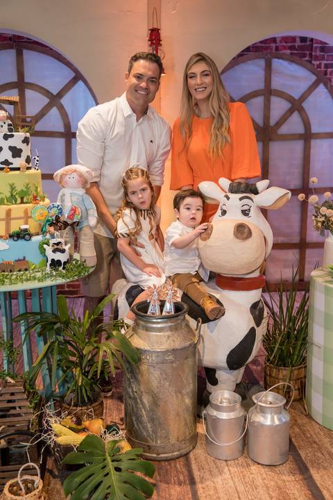 Aniversário infantil no Buffet Leila Malouf, espaço Allegro Kids. Festa de 1 ano do Felipe, tema fazendinha.'