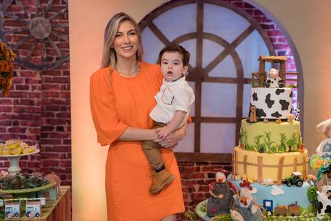 Aniversário infantil no Buffet Leila Malouf, espaço Allegro Kids. Festa de 1 ano do Felipe, tema fazendinha.'