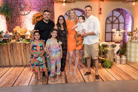 Aniversário infantil no Buffet Leila Malouf, espaço Allegro Kids. Festa de 1 ano do Felipe, tema fazendinha.'