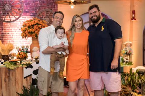 Aniversário infantil no Buffet Leila Malouf, espaço Allegro Kids. Festa de 1 ano do Felipe, tema fazendinha.'