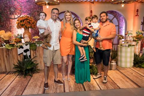 Aniversário infantil no Buffet Leila Malouf, espaço Allegro Kids. Festa de 1 ano do Felipe, tema fazendinha.'