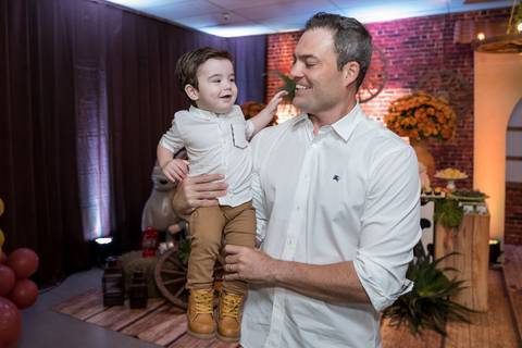 Aniversário infantil no Buffet Leila Malouf, espaço Allegro Kids. Festa de 1 ano do Felipe, tema fazendinha.'