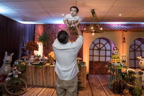 Aniversário infantil no Buffet Leila Malouf, espaço Allegro Kids. Festa de 1 ano do Felipe, tema fazendinha.'